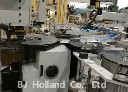 Máquina de Entalhar com Robô